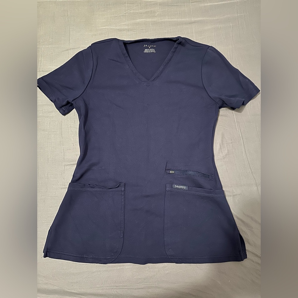 Jaanuu 3 pocket scrub top